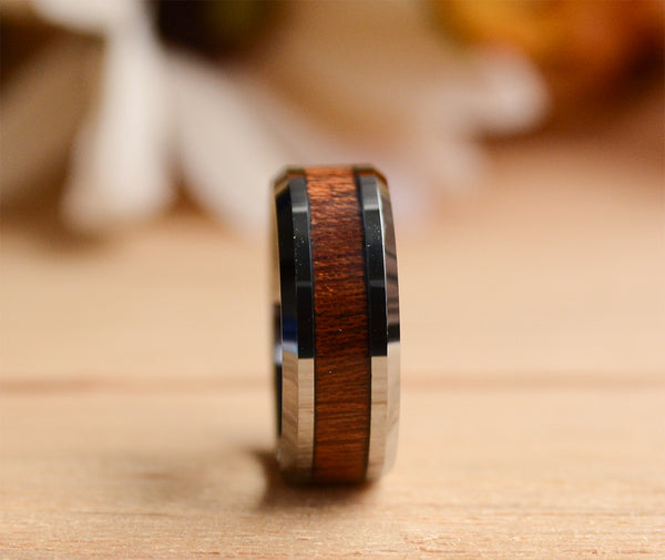 Masculine Charm: Tungsten Rings for Men with Koa Wood Inlay – Distinctive Wooden Bands